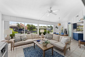 Smart TV - Tropical Canal Home–Pool, Sun & Water Access: Paradise Cottage in LBK by RVA (Longboat Key)
