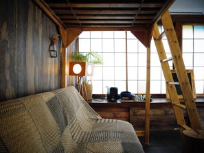 واي فاي مجانًا وملاءات أسرّة