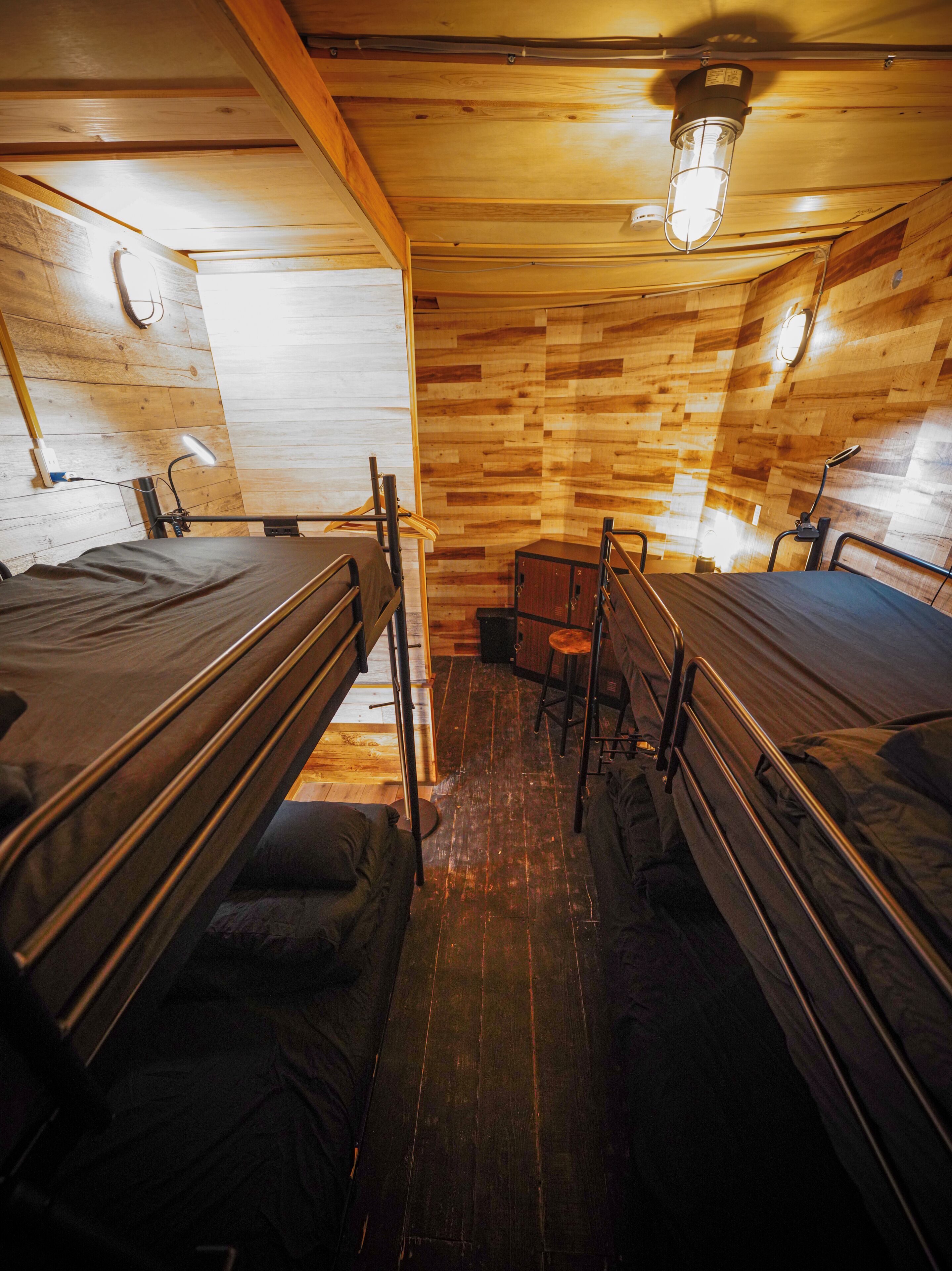 واي فاي مجانًا وملاءات أسرّة