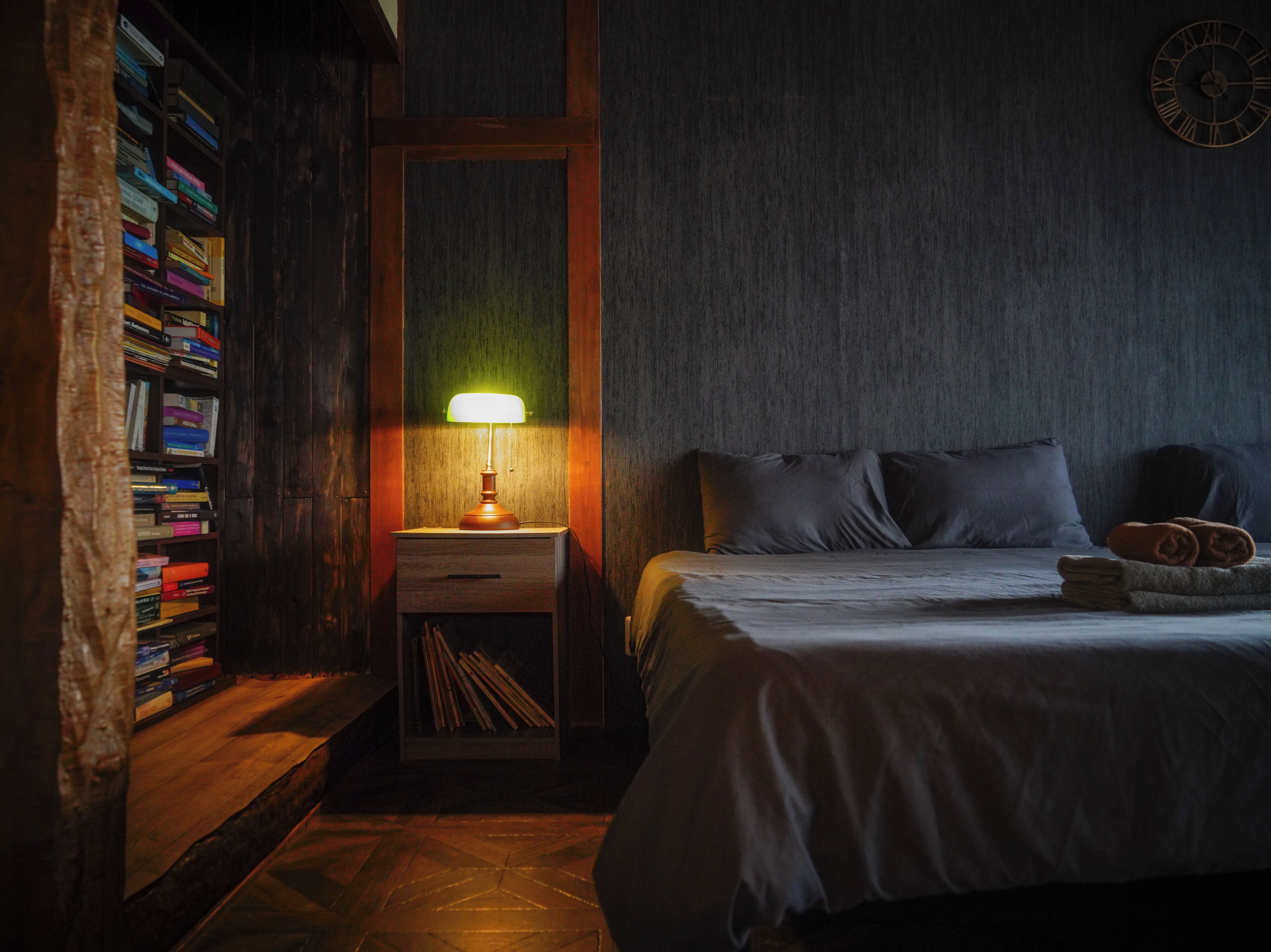 واي فاي مجانًا وملاءات أسرّة