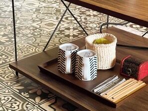 واي فاي مجانًا وملاءات أسرّة