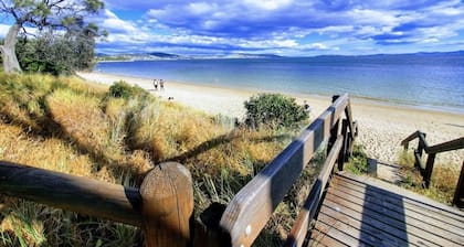 Bellerive Bluff 2 Bedroom Apartment has water views, close to Restaurants, Beach