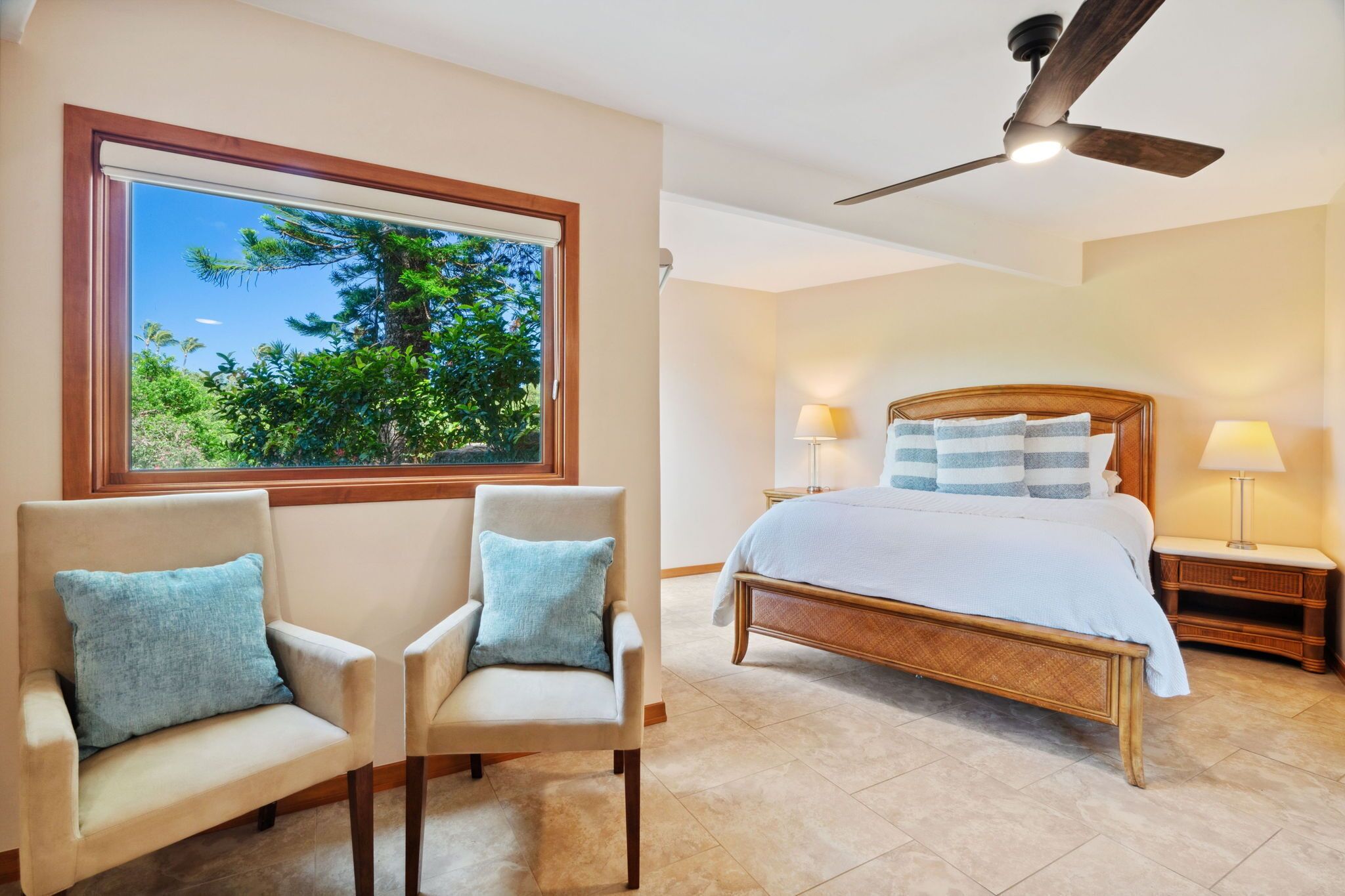 5 bedrooms, desk, iron/ironing board, travel crib