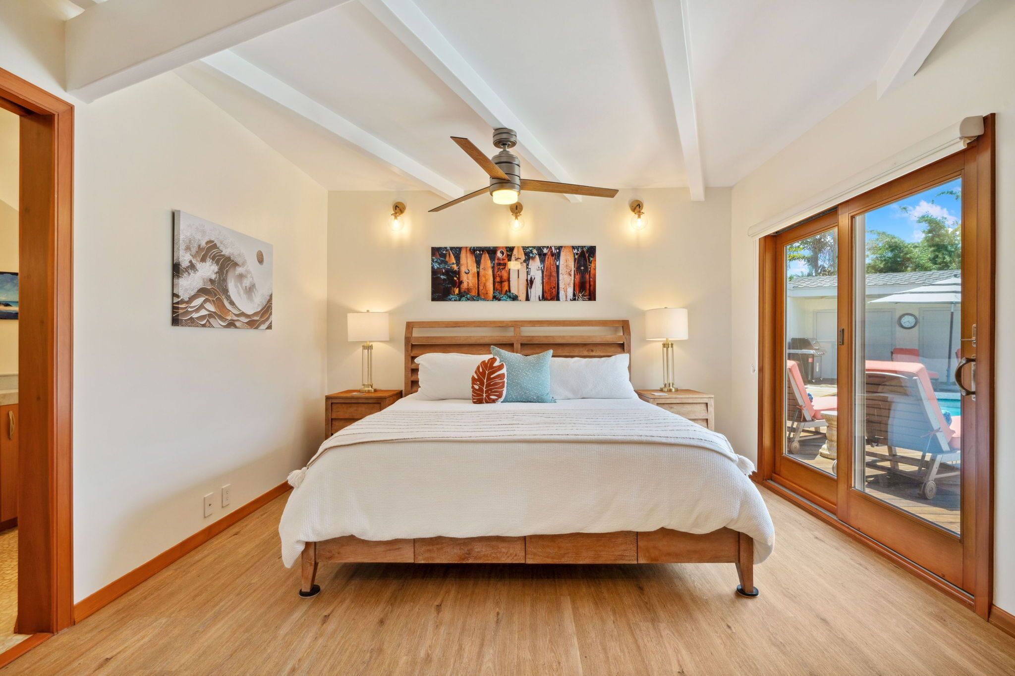 5 bedrooms, desk, iron/ironing board, travel crib