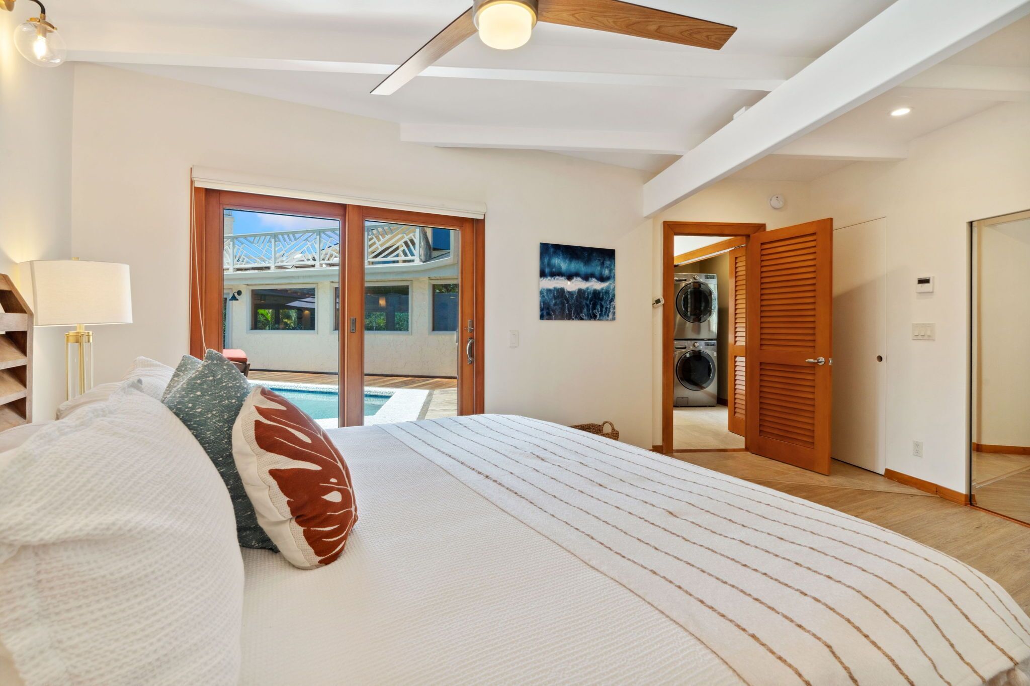 5 bedrooms, desk, iron/ironing board, travel crib