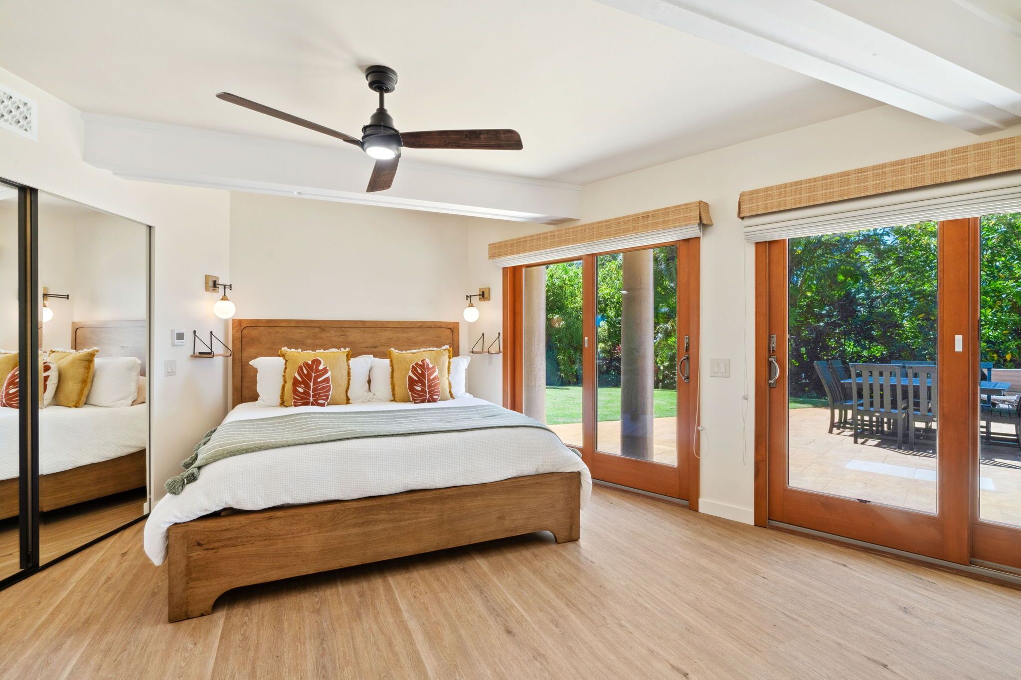 5 bedrooms, desk, iron/ironing board, travel crib