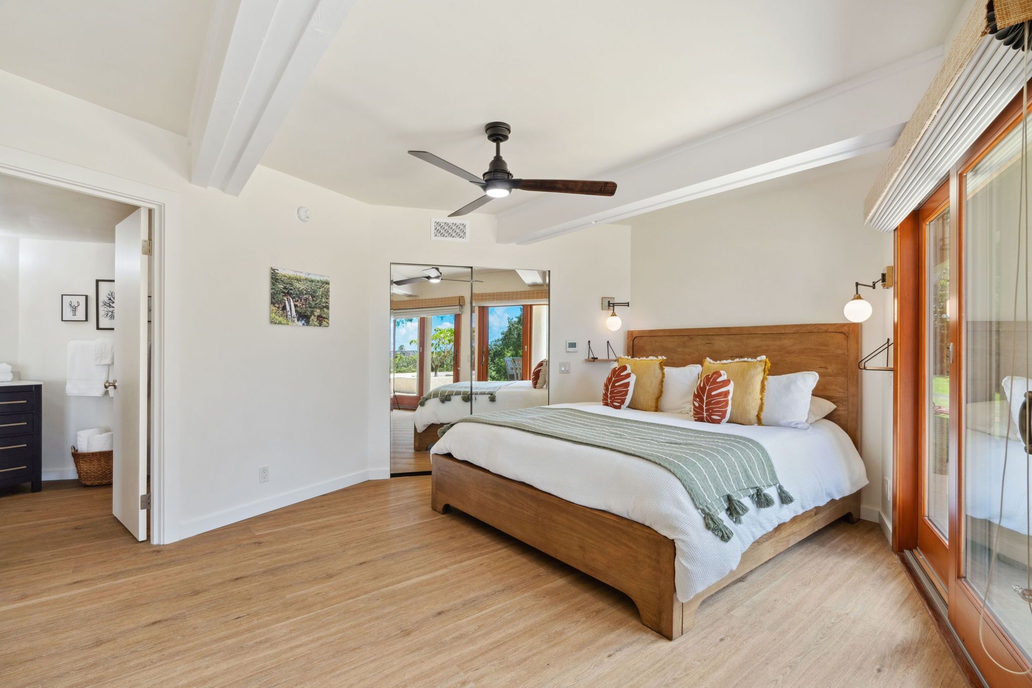 5 bedrooms, desk, iron/ironing board, travel crib