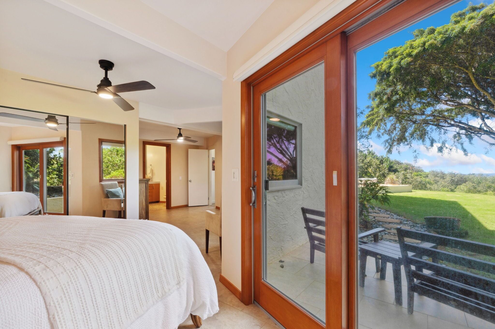 5 bedrooms, desk, iron/ironing board, travel crib