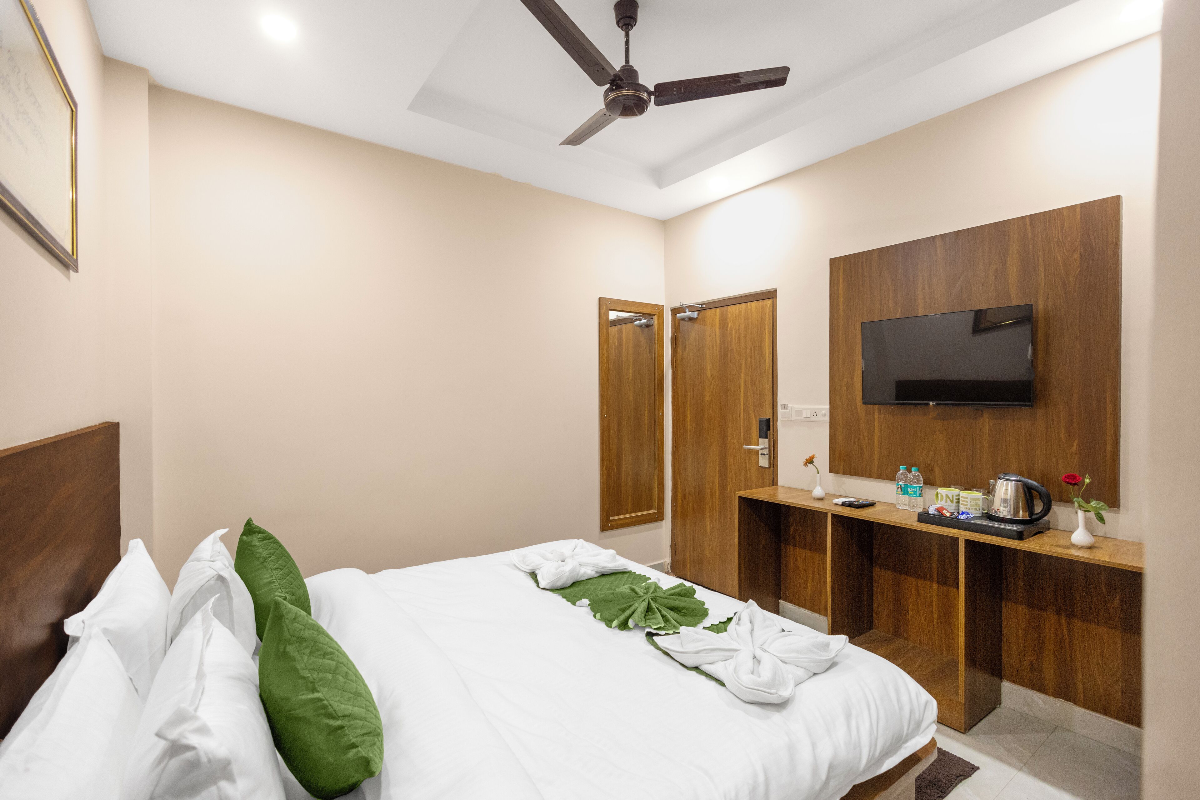 Kamar Double Standar, 1 Tempat Tidur King, Bebas Asap Rokok | Seprai premium, bantalan ekstra lembut, dan tirai kedap cahaya
