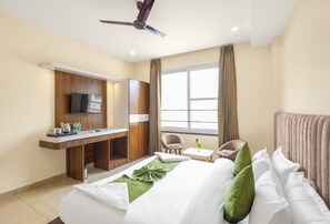 Executive Room, 1 King Bed, City View | Premium bedding, pillowtop beds, blackout drapes, soundproofing - Hotel Veda Inn By Blue Lotus (Yamkeshwar)