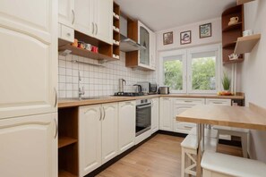 Fridge, microwave, oven, stovetop