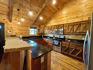 Cafetière/bouilloire, batterie de cuisine, vaisselle et ustensiles