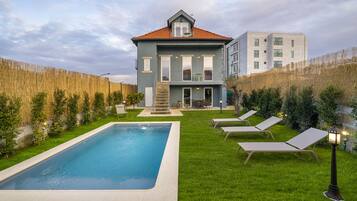 Kolam renang outdoor