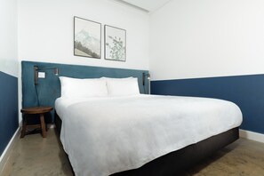 Estudio Confort, 1 cama Queen size y sofá cama | Decoración personalizada, muebles diferentes y escritorio