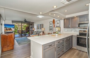 Kylskåp, mikrovågsugn, ugn och spishäll