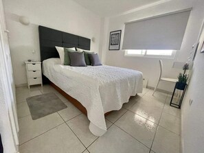 1 slaapkamer, een strijkplank/strijkijzer, wifi, beddengoed