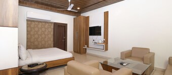 호텔 라지아 인