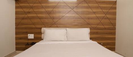 Phòng đôi Deluxe | Bộ đồ giường cao cấp, bàn, truy cập Internet không dây miễn phí