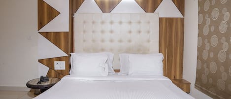 Dobbeltrom – deluxe | Sengetøy av topp kvalitet, skrivebord, wi-fi (inkludert) og sengetøy