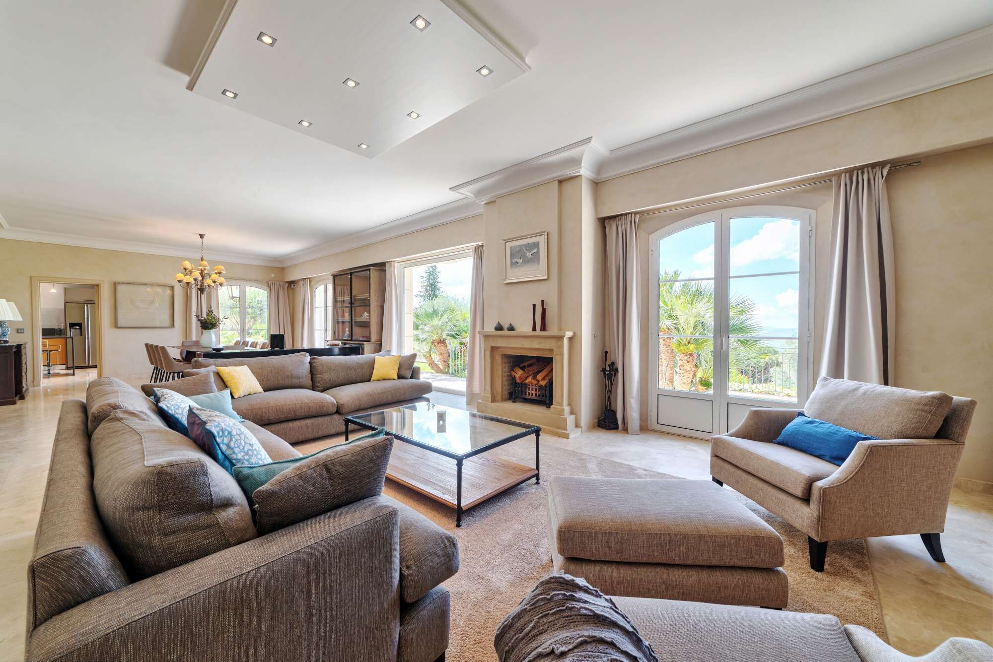 Télévision, cheminée