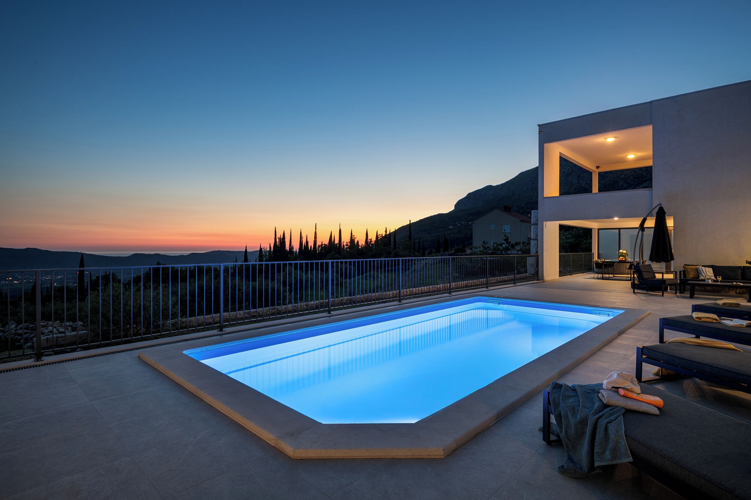 حمّام سباحة خارجي