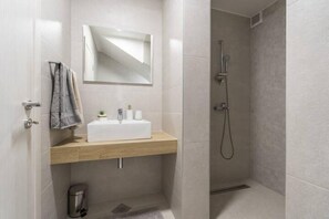 Shower, hair dryer, towels, soap - Villa Casa de Flores - Private Luxury Villa with Pool for your perfect vacation! (Dubravka)