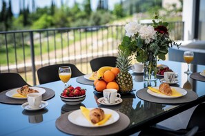 Outdoor dining - Villa Casa de Flores - Private Luxury Villa with Pool for your perfect vacation! (Dubravka)