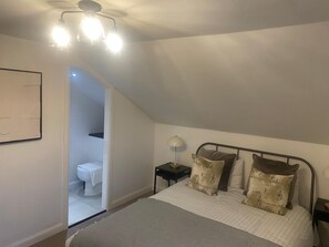 House | 3 bedrooms, iron/ironing board, free WiFi, bed sheets