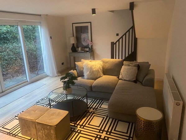 House | Living area | TV, fireplace