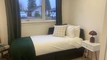 House | 3 bedrooms, iron/ironing board, free WiFi, bed sheets