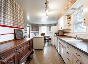 Private kitchen - Acreage Near Downtown (Indianapolis)