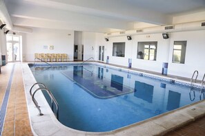 Innendørsbasseng og utendørsbasseng