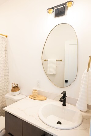 Hair dryer, towels - The Georgie: Studio, 1  BA Apartment in Sitka, Sleeps 2 (Sitka)