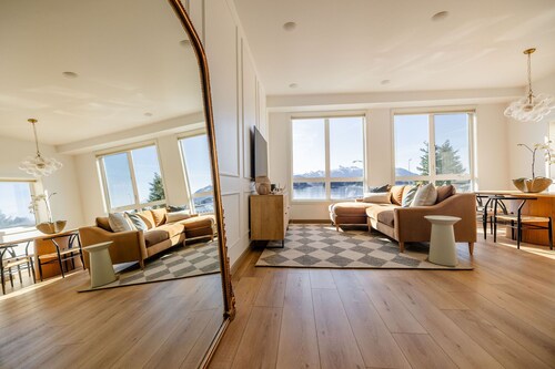 The Ressa: 2  BR, 1  BA Apartment in Sitka, Sleeps 6