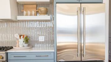 冰箱、烤箱、炉灶、洗碗机