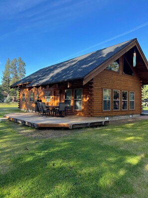 Exterior - Cozy 3 bedroom, 3 bathroom, Log Home, PET FRIENDLY, Tollgate (Sisters)