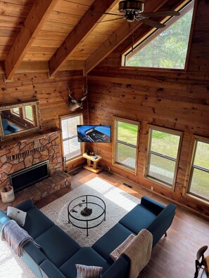 Smart TV, fireplace - Cozy 3 bedroom, 3 bathroom, Log Home, PET FRIENDLY, Tollgate (Sisters)