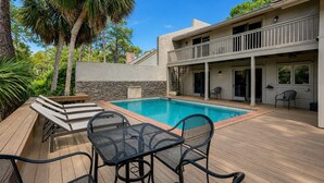 Pool - 30 Windjammer - Take in the Back Nine Views of Harbour Town Golf Links (Hilton Head Island)