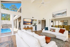Smart TV - 30 Windjammer - Take in the Back Nine Views of Harbour Town Golf Links (Hilton Head Island)