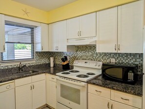 Fridge, microwave, stovetop, dishwasher