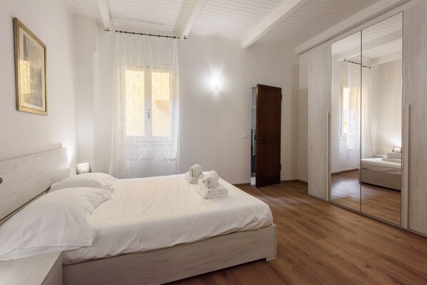 Comfort Apartment | Premium bedding, down duvets, individually decorated - Uffizi 3 bedrooms by Mmega (Florence)