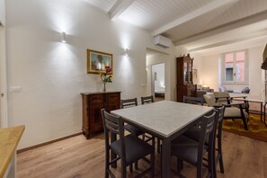 Comfort Apartment | Private kitchen | Fridge, stovetop, dishwasher, cookware/dishes/utensils