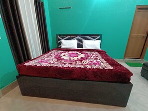 Classic Double or Twin Room | Free WiFi - OYO Home Shree Ram Palace Homestay (Faizabad)
