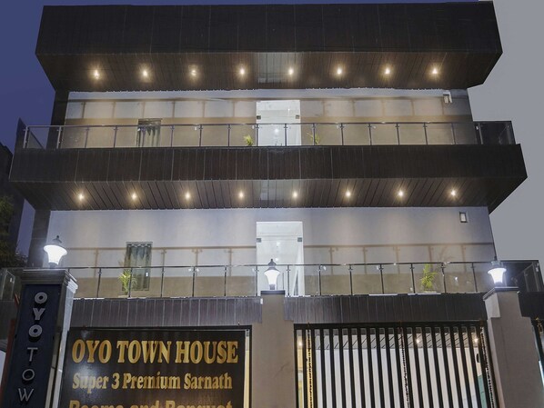 Exterior - Super Townhouse 1049 Super Two Premium (Varanasi)