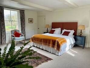 12 chambres, fer et planche à repasser, lit de bébé portatif