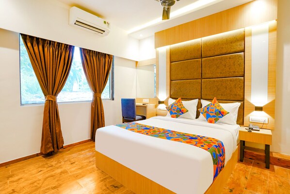 프리미엄 더블룸 | 고급 침구, 각각 다른 스타일의 인테리어, 각각 다르게 가구 비치, 책상