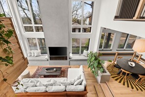 Smart TV, fireplace, ping pong, books - Rooftop Pool, Close to Downtown - Create, Play Recharge (Nashville)