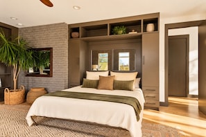 4 bedrooms, desk, iron/ironing board, travel cot - The Songwriter's Mansion | Rooftop Spa & Skyline Views (Nashville)