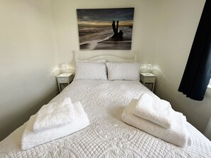 2 makuuhuonetta, silitysrauta/-lauta, ilmainen Wi-Fi, vuodevaatteet