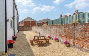 Outdoor dining - Coach House Annexe (Sandown)